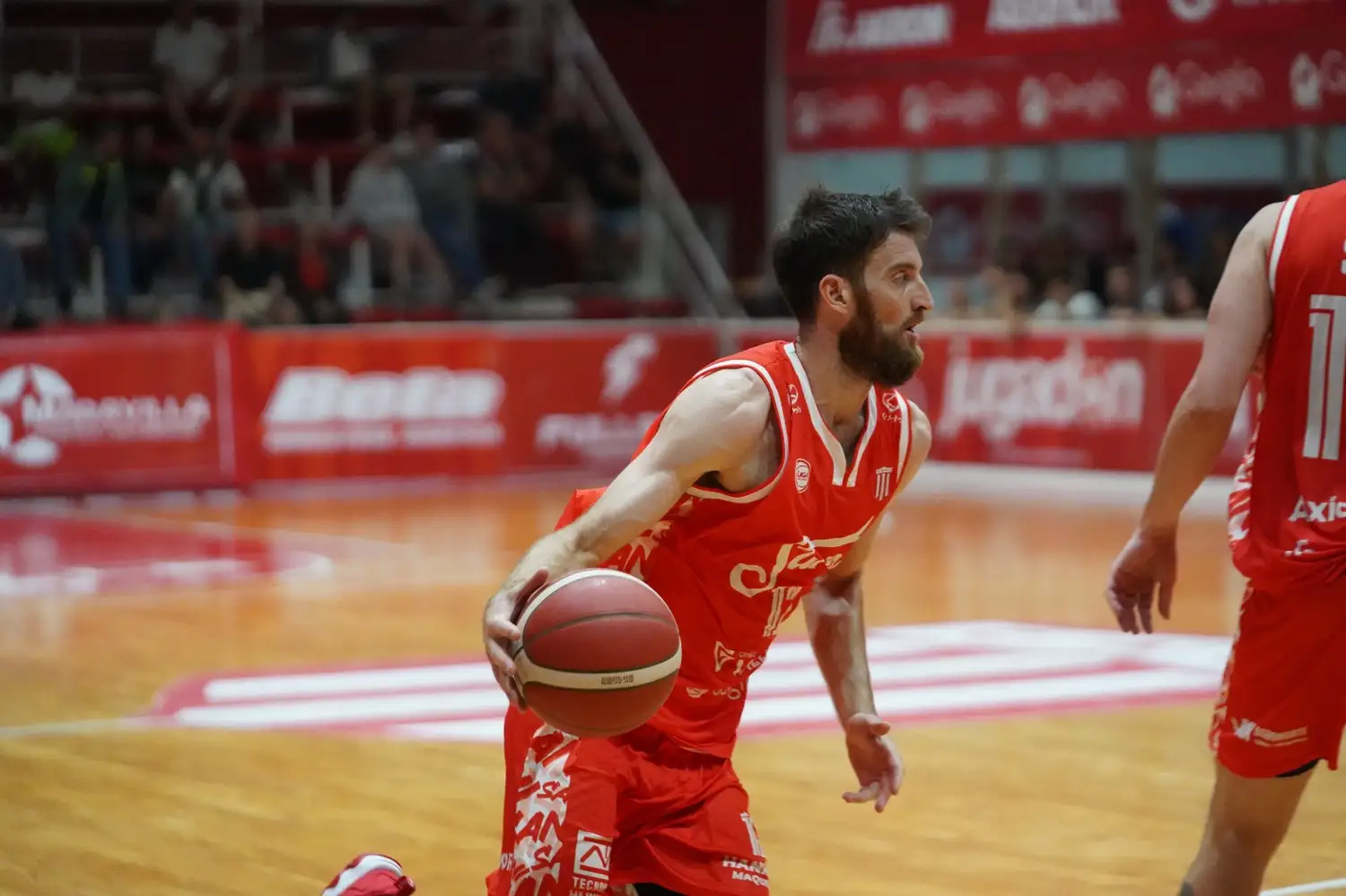 El "santo" asumirá un duro debut