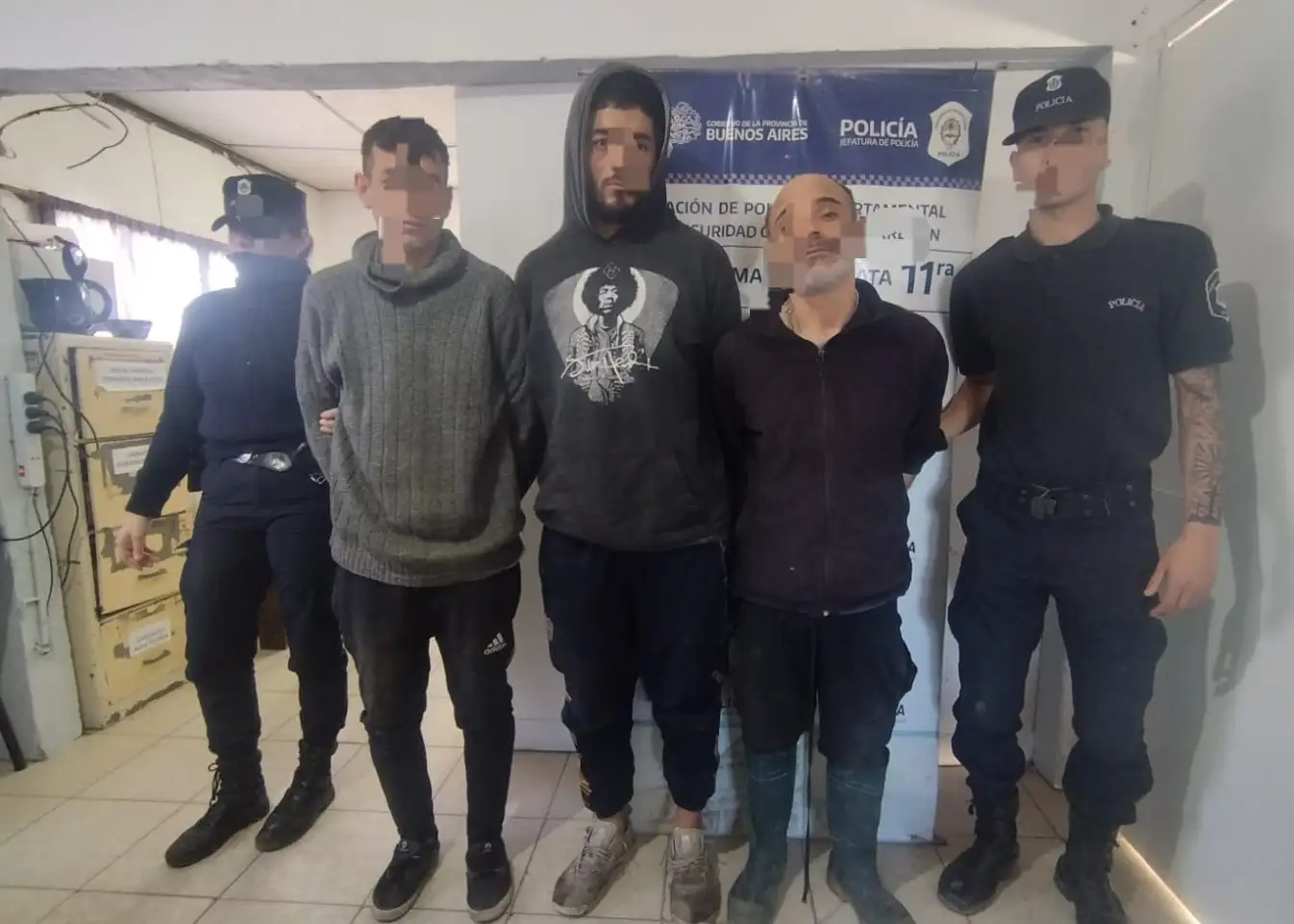 Los sujetos iban a bordo de un auto utilizado en un robo.