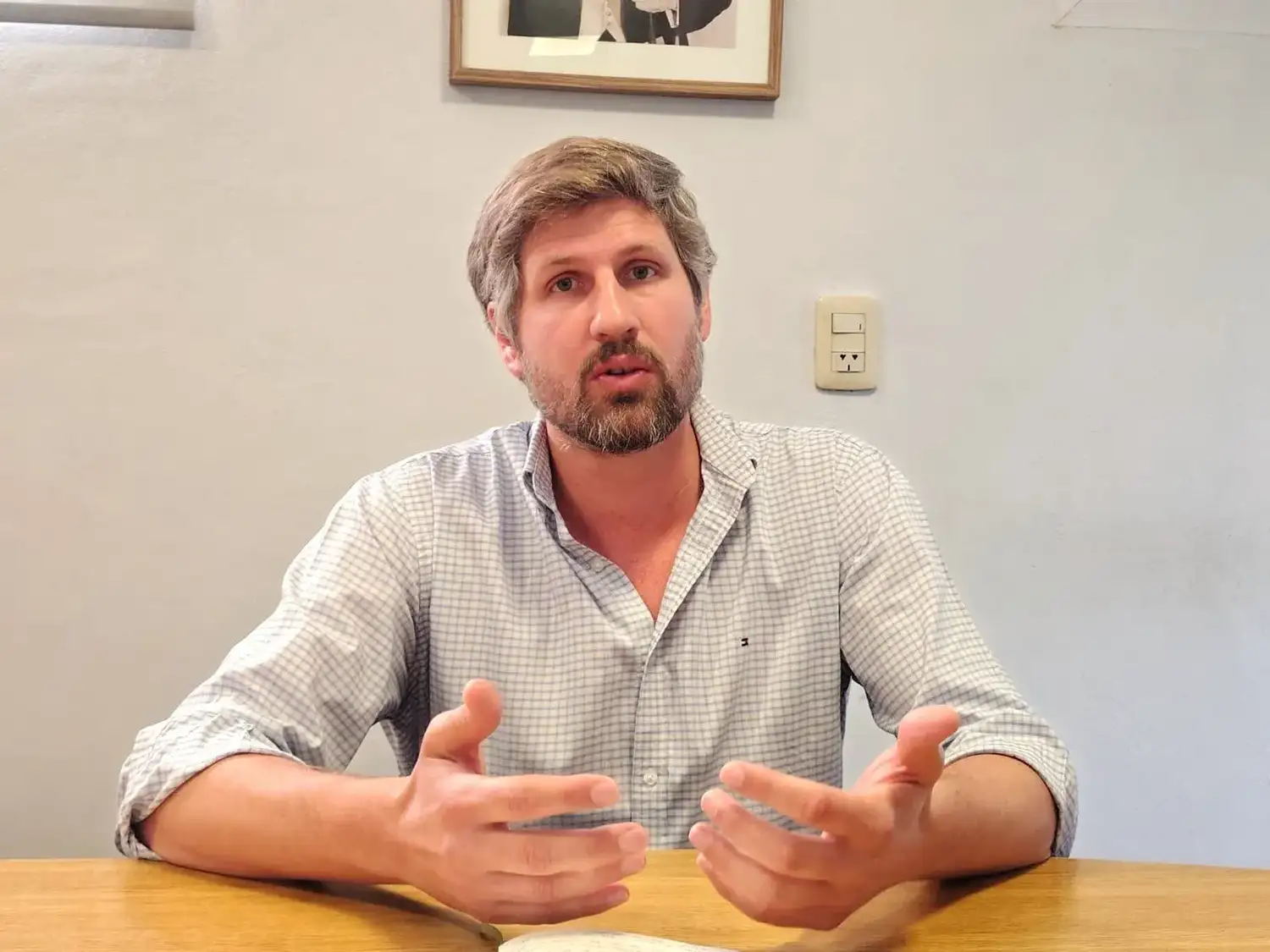 Meardi explicó los detalles sobre los trabajos de desagües en el barrio Gutiérrez. Foto: GVT