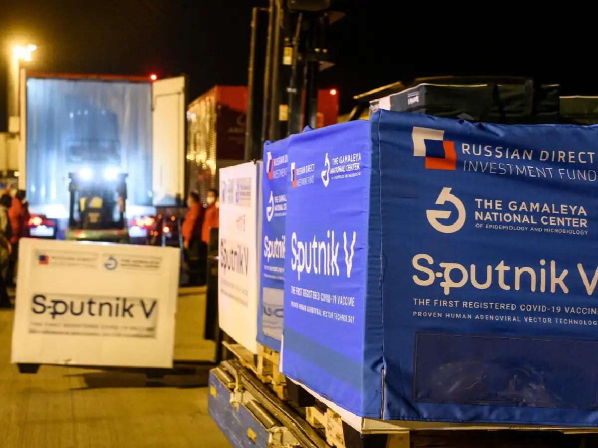 Arribó vuelo de Rusia con 517.500 dosis de Sputnik V
