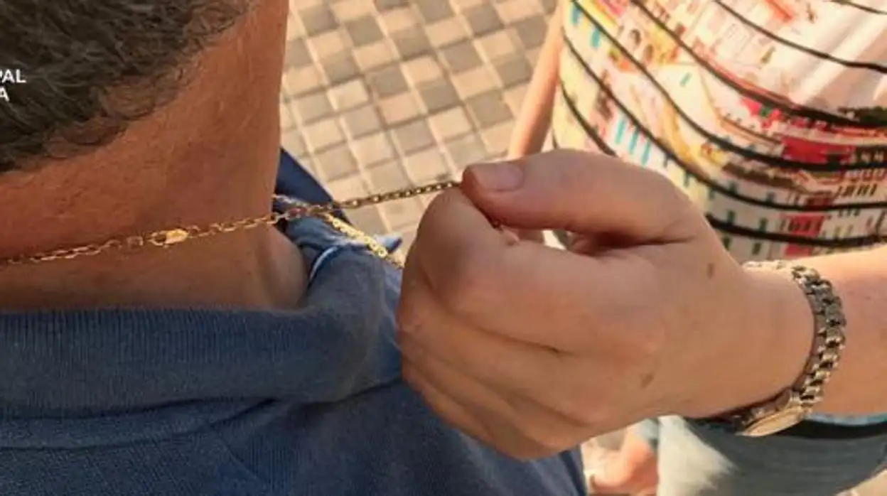 Venado Tuerto: le roban una cadena de oro y un par de mocasines