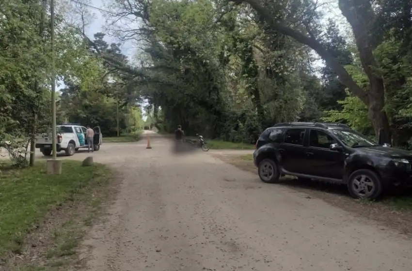 Conducía sin licencia una moto y chocó con un auto en El Grosellar