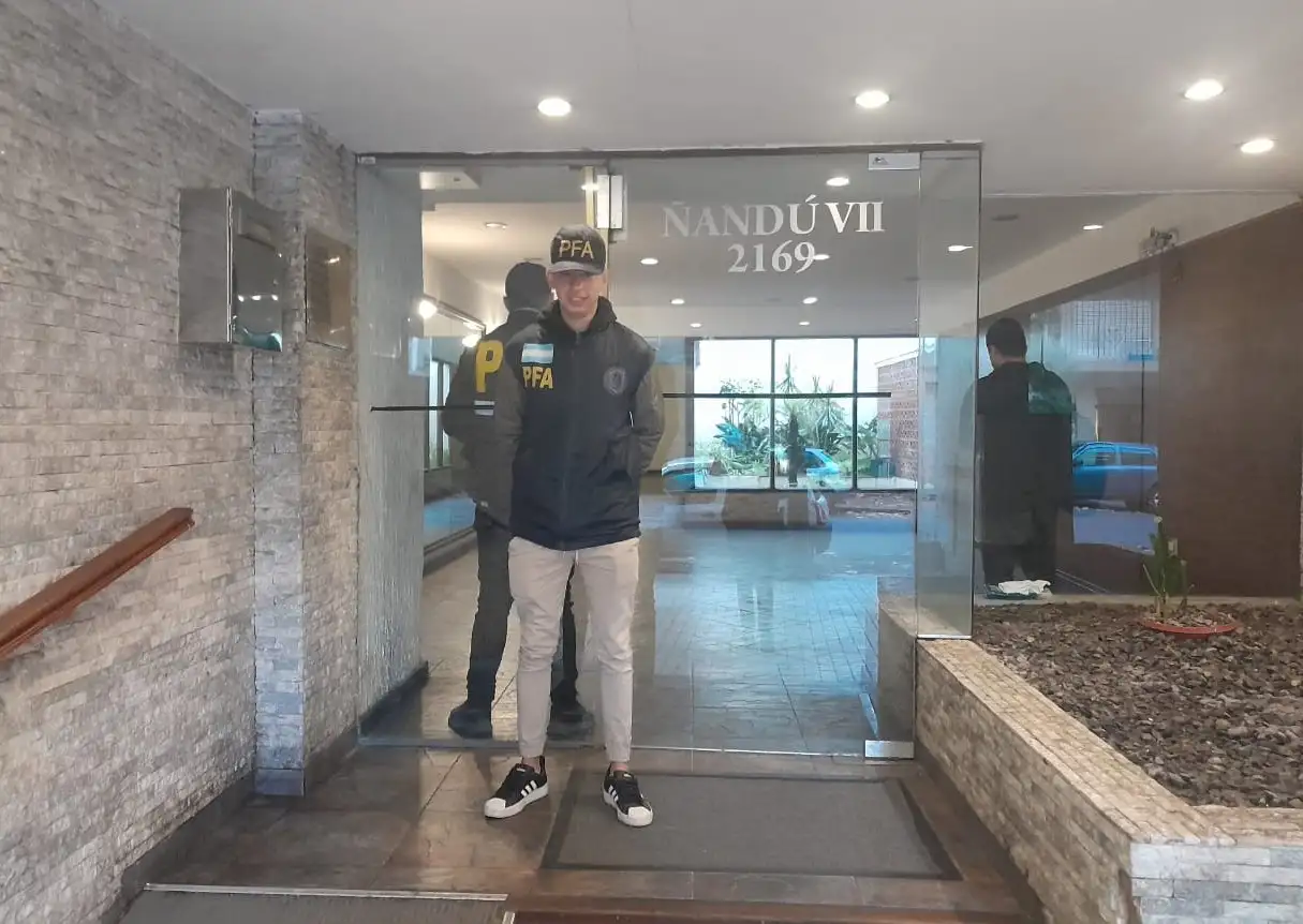 Policía Federal realizó el allanamiento en un edificio del macrocentro.