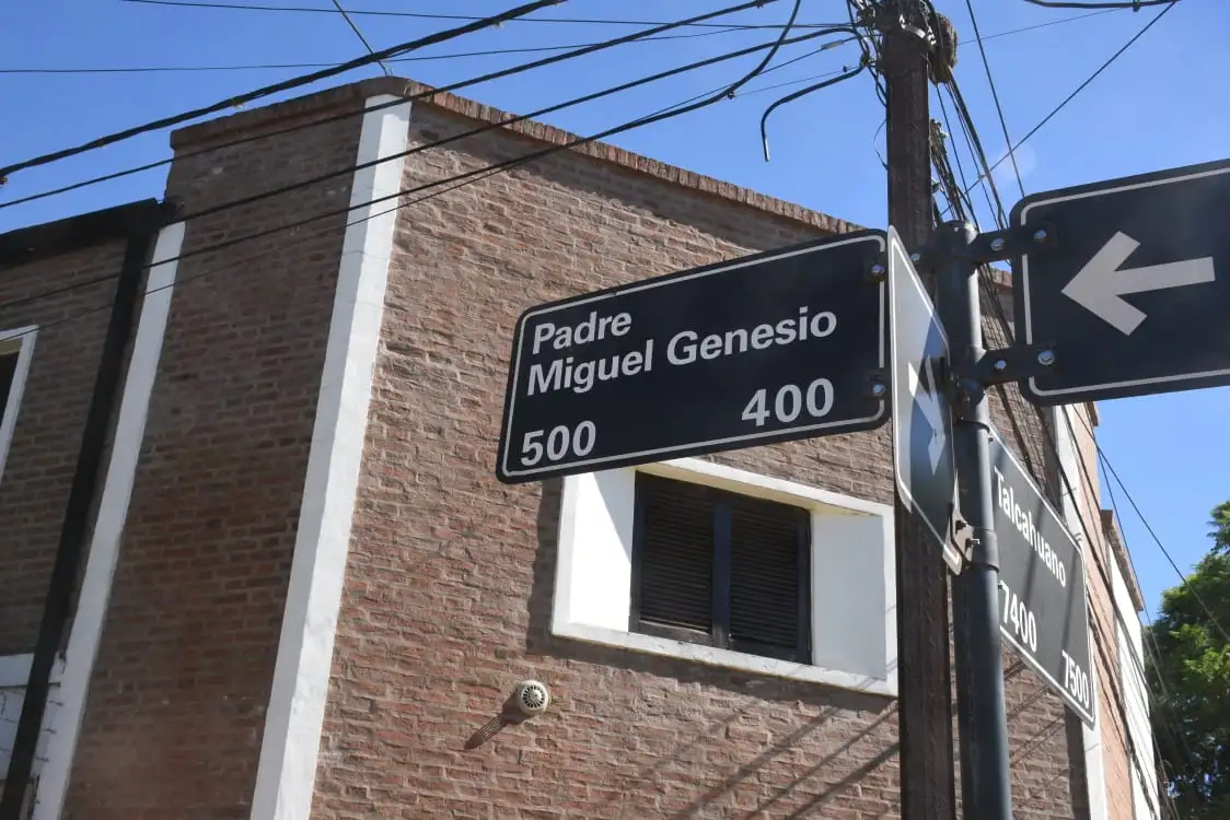 Arrojaron una bomba molotov contra una casa en barrio Guadalupe
