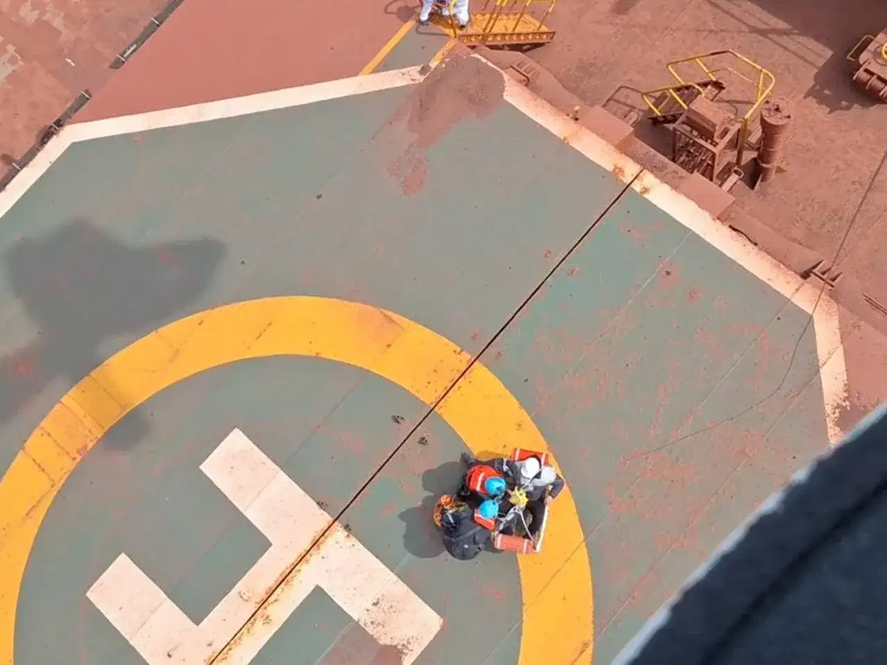Con el tripulante ya a bordo, el helicóptero inició el regreso hacia la Estación Aérea Buenos Aires.