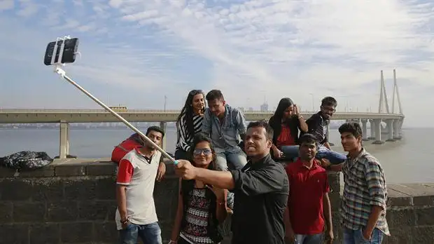 Para evitar más accidentes, India anunció zonas libres de selfies