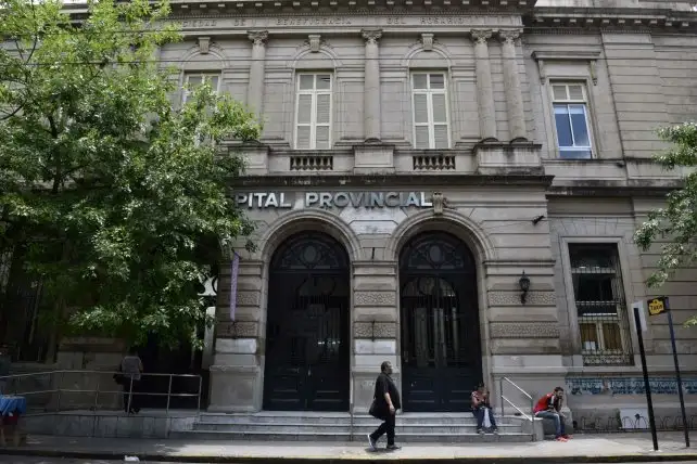 Denuncian a la directora del Provincial por maltrato