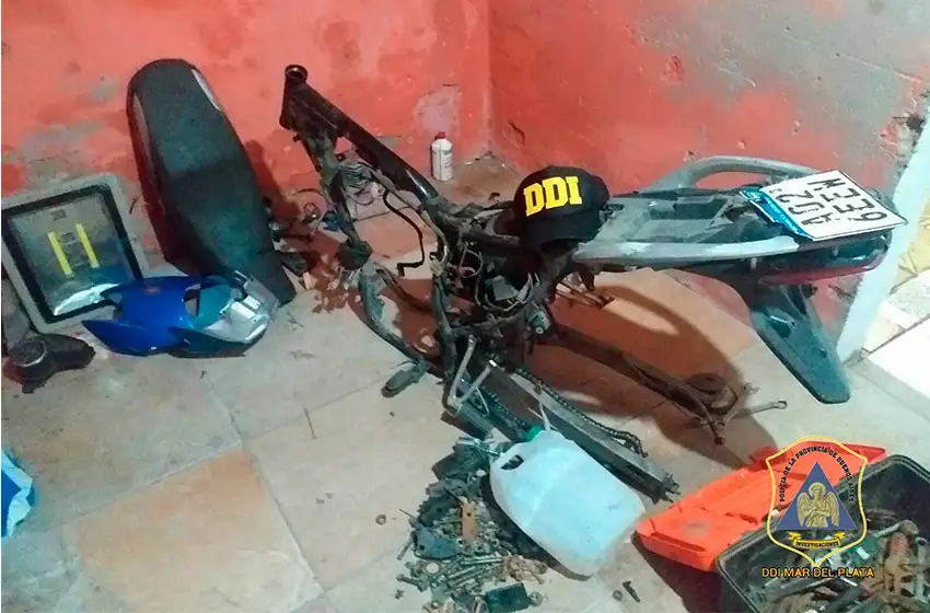 Detienen a un hombre vinculado a robos y corte de motos, tras un allanamiento