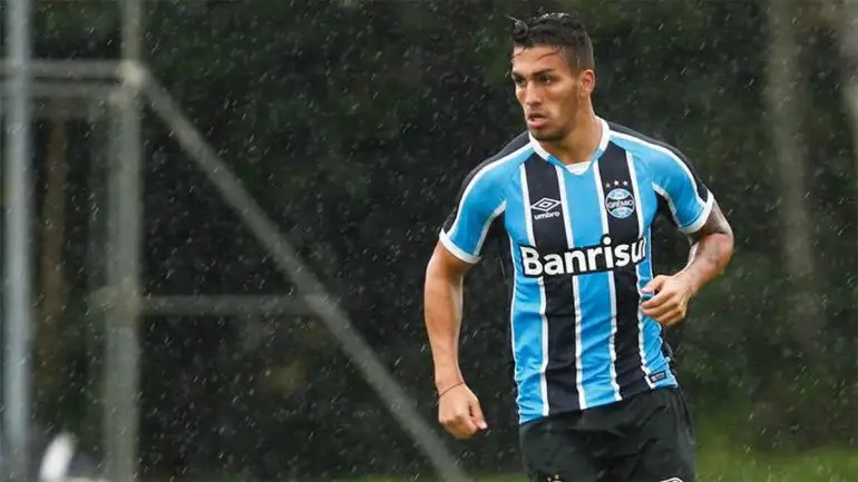 Murió el futbolista argentino Ezequiel Esperón tras caer de un sexto piso