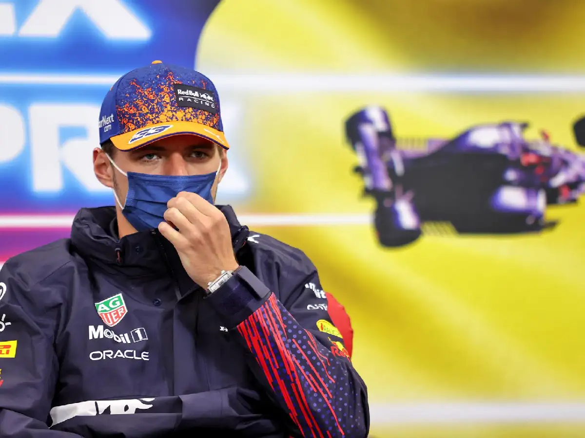 Verstappen registró el mejor tiempo en los ensayos libres 