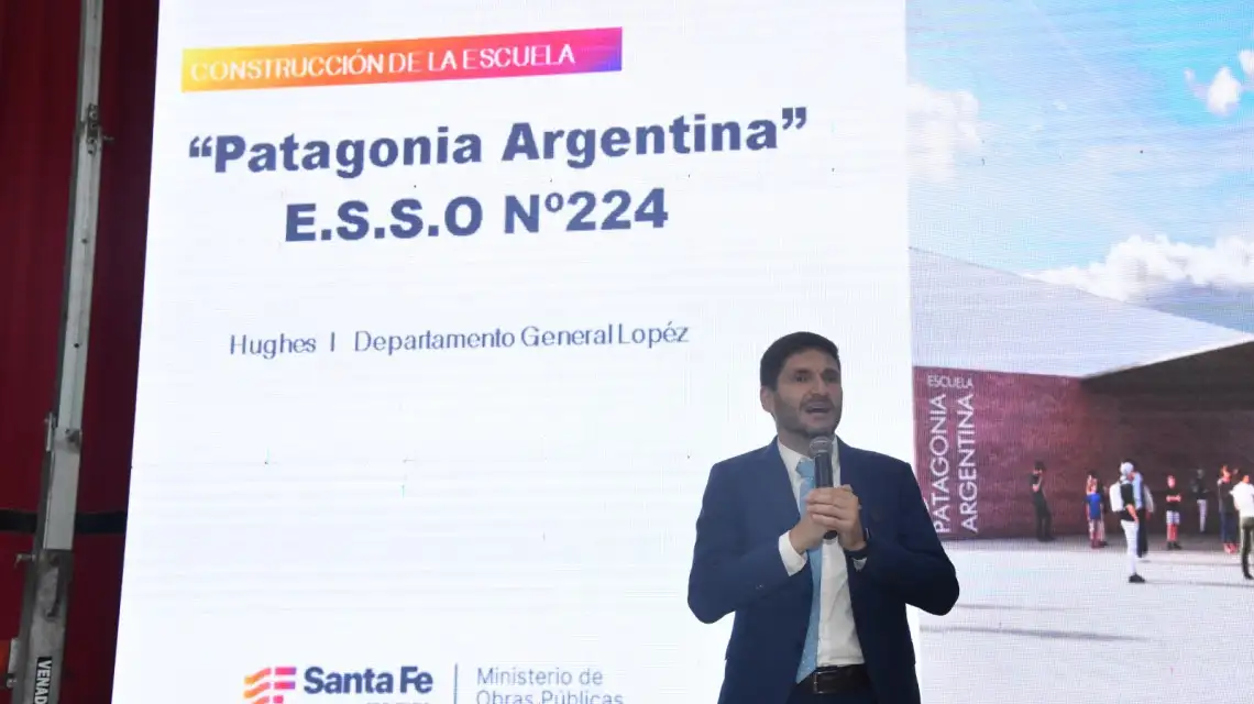 El gobernador Maximiliano Pullaro en la presentación  del proyecto.