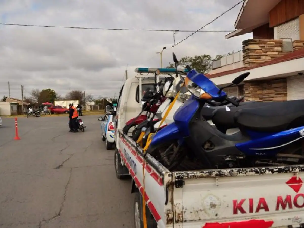 Treinta motos detenidas en control vial