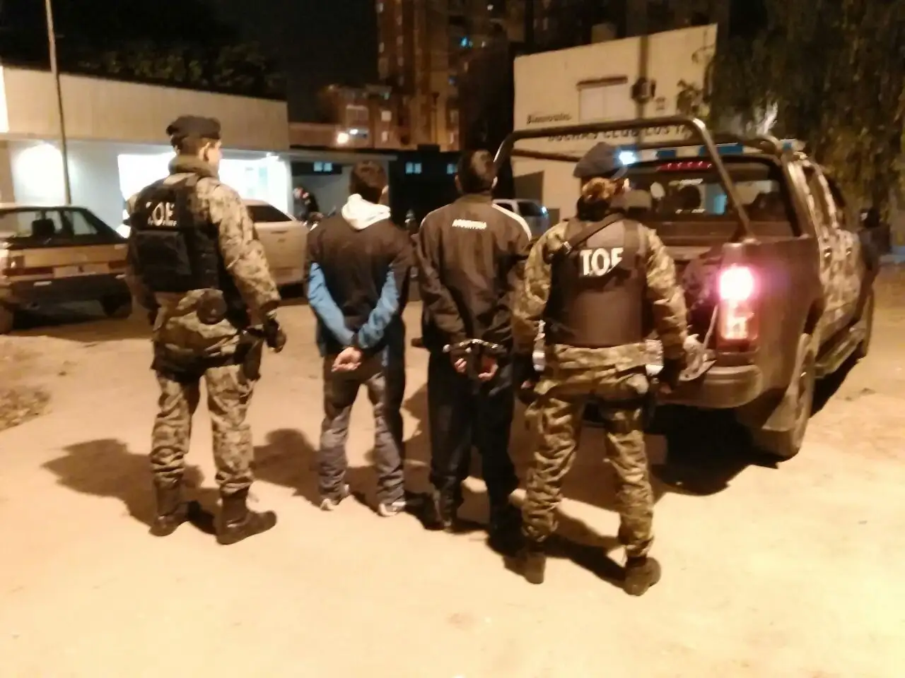 Fueron detenidas dos personas con pedido de captura