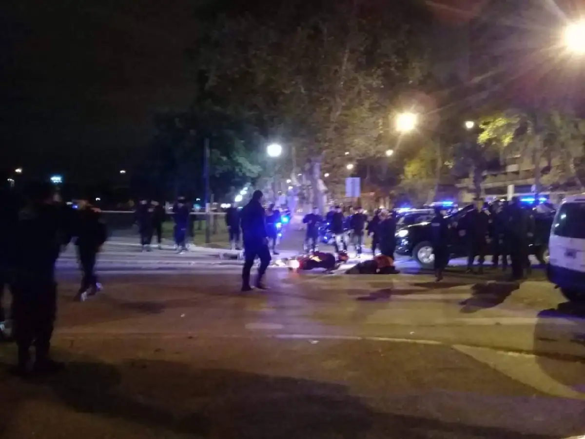 Una pareja de ladrones murió tras tirotearse con policías