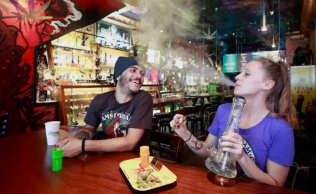 Uruguay evalúa vender marihuana a los turistas este verano