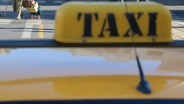 Nueve jóvenes detenidos tras el robo a un taxista
