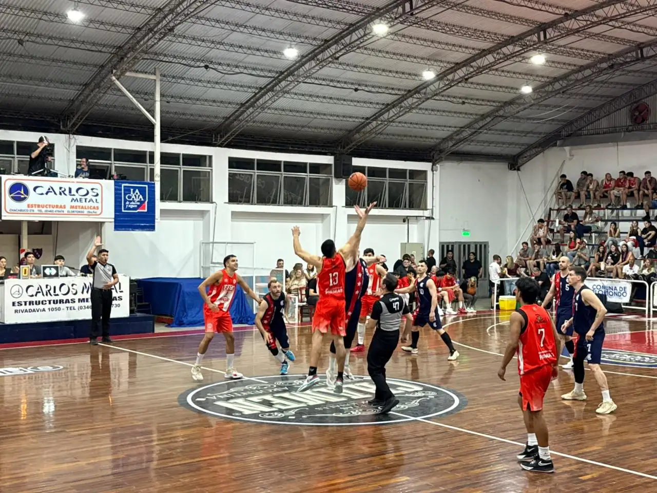 Firmat venció a Atlético a domicilio y quedó a un pasito de semis. Foto: Sur24