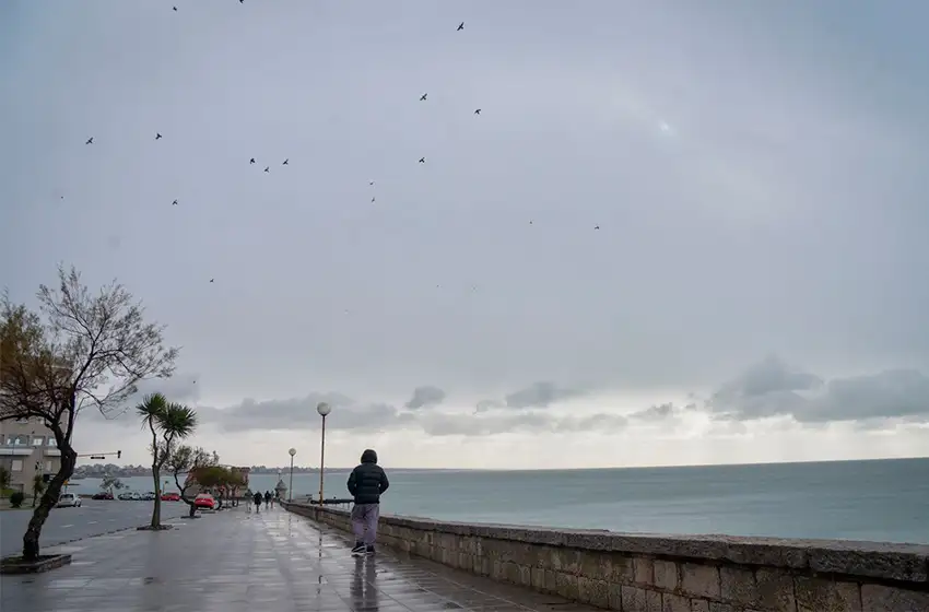 El cielo gris anuncia la llegada de tormentas