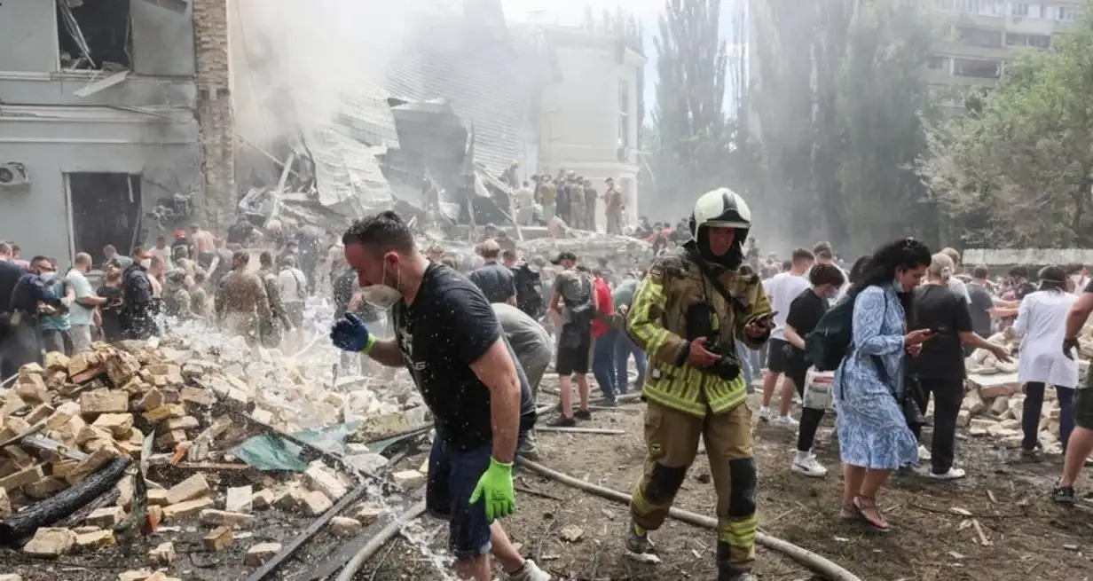 Ataque a hospital de niños en Kiev. "Esta cruel agresión, que es un desprecio total por la vida humana, pone en peligro la seguridad europea y transatlántica", dijo la embajadora estadounidense en Ucrania, Bridget Brink. Reuters