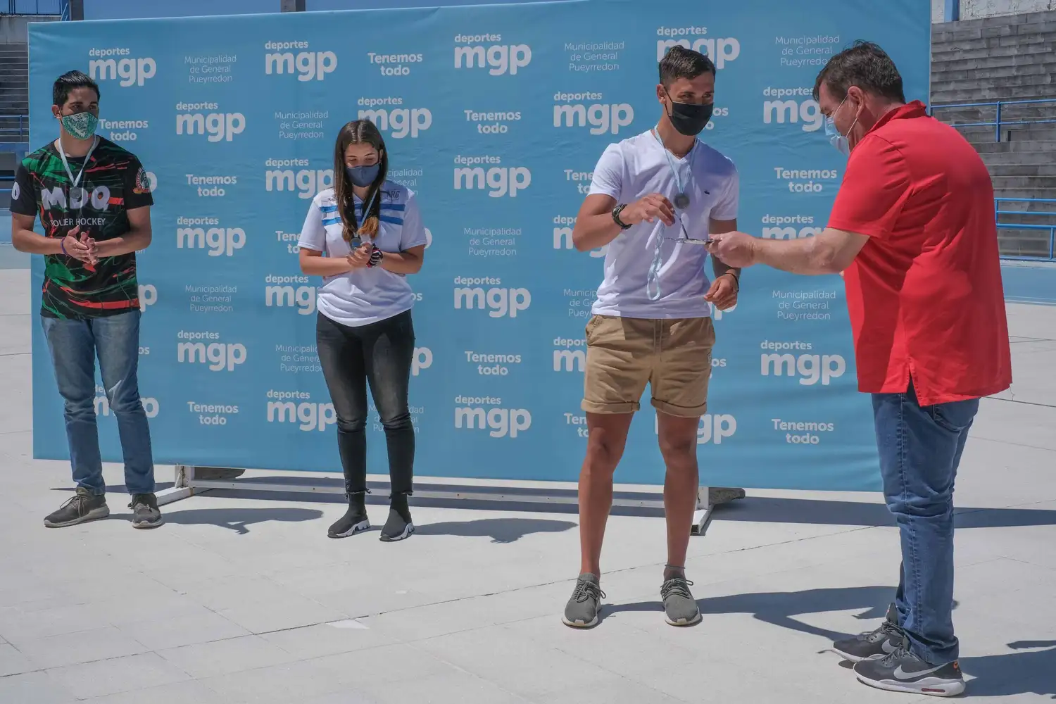 Entrega de Medallas al Mérito con presencia del Intendente