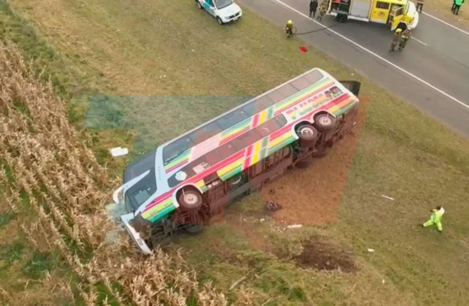 Volcó un micro en la Ruta 2: al menos dos muertos y 38 heridos