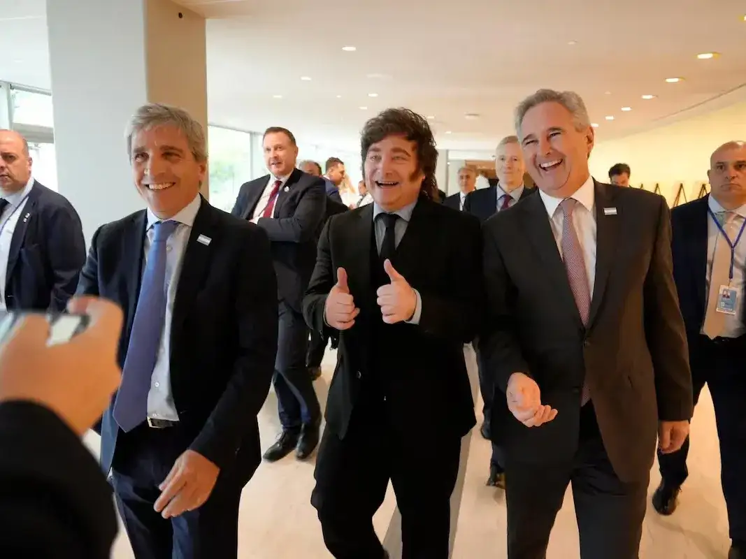 Los gobernadores invitados viajarán por separado y se encontrarán con la comitiva presidencial en la capital francesa.
