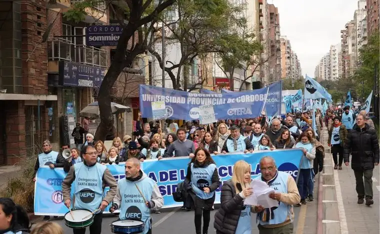Marcha de la Uepc en Córdoba