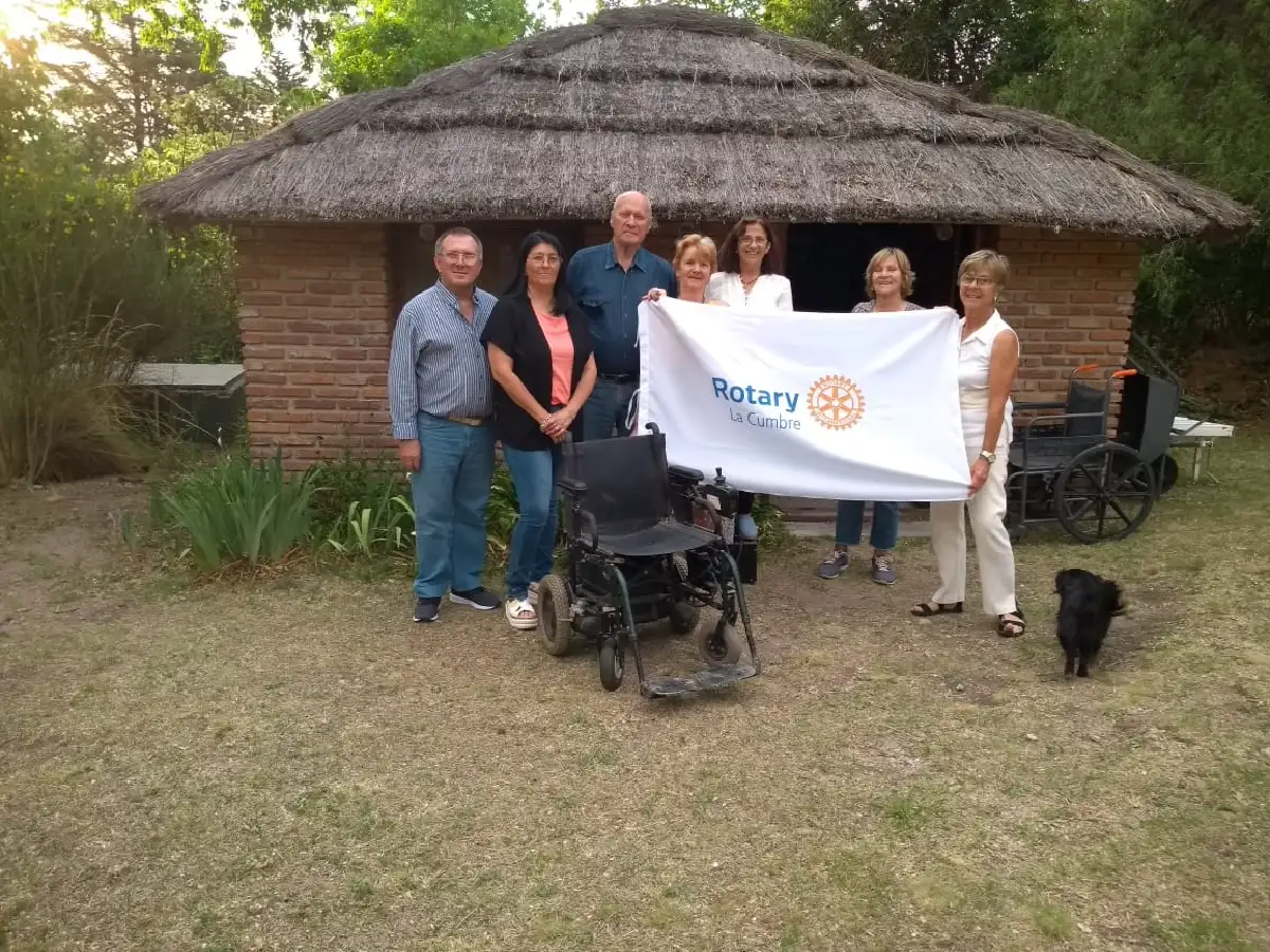 Solidaridad en dos ruedas: adaptaron una  silla eléctrica para una joven de La Cumbre
