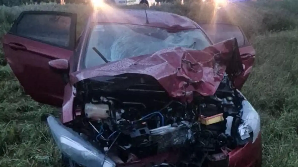 Así quedó uno de los involucrados en el coche