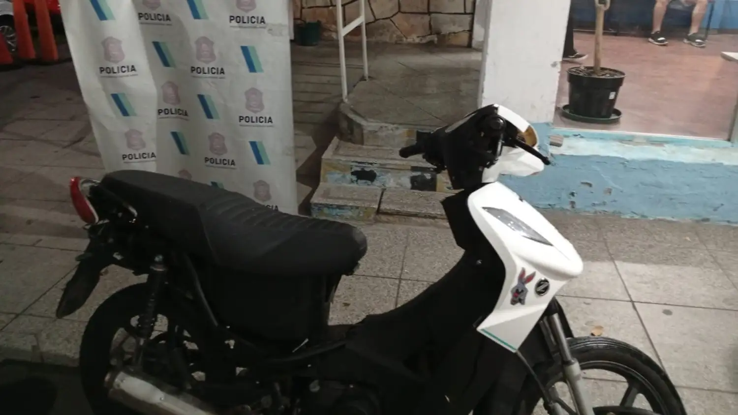 El detenido fue notificado de la formación de causa por robo agravado, sin medidas restrictivas de su libertad.