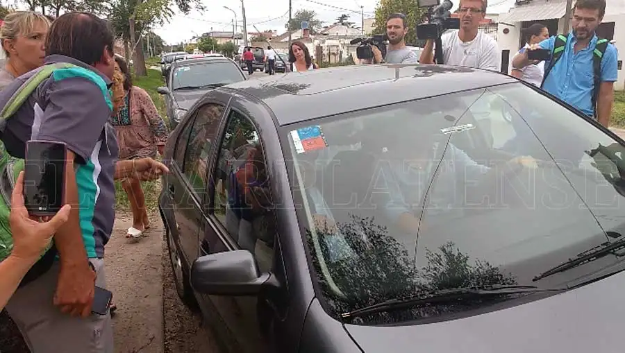Así repudiaron al intendente tras salir de la escuela