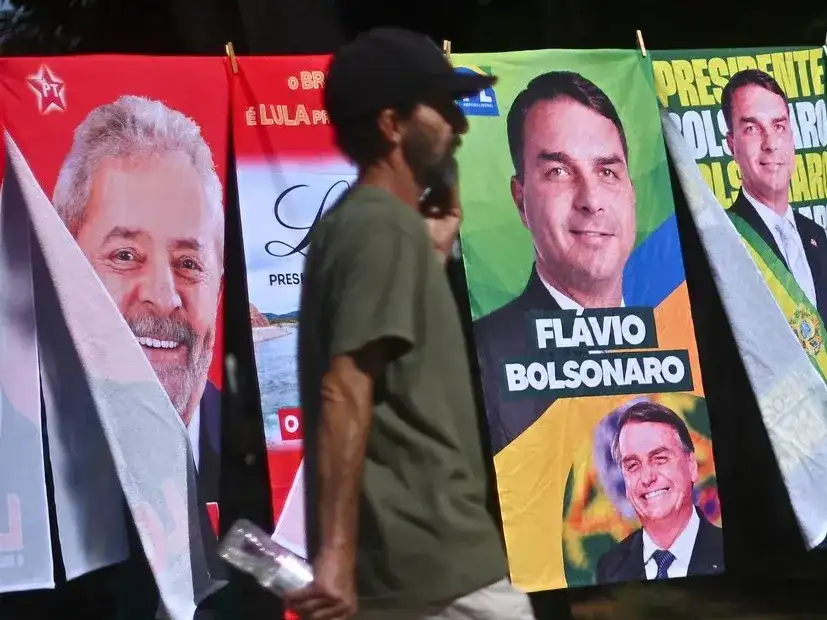 La elección en Brasil generó respaldos cruzados a Flávio Bolsonaro y Lula da Silva entre los legisladores bonaerenses.