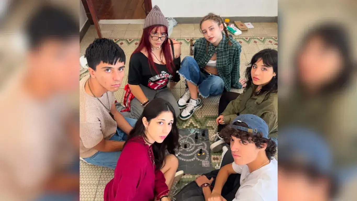 Un grupo de seis jóvenes artistas de San Francisco estrenará Infortunia, un cortometraje de terror producido de manera independiente que nació del trabajo colectivo y la pasión por el teatro