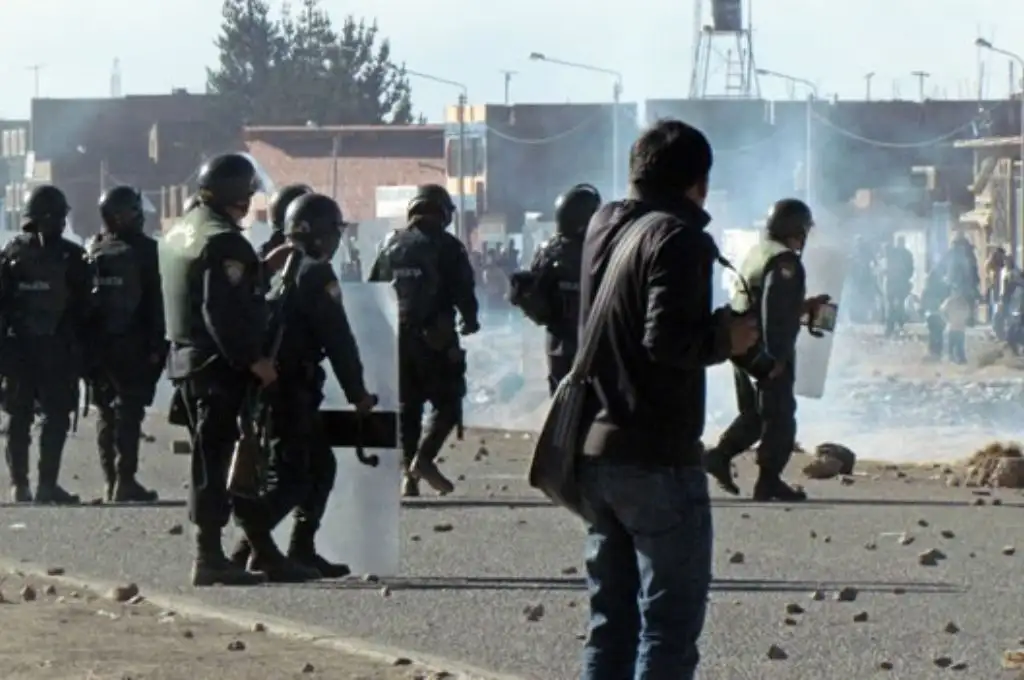 Protestas en Perú: al menos 16 heridos en un intento de tomar un aeropuerto