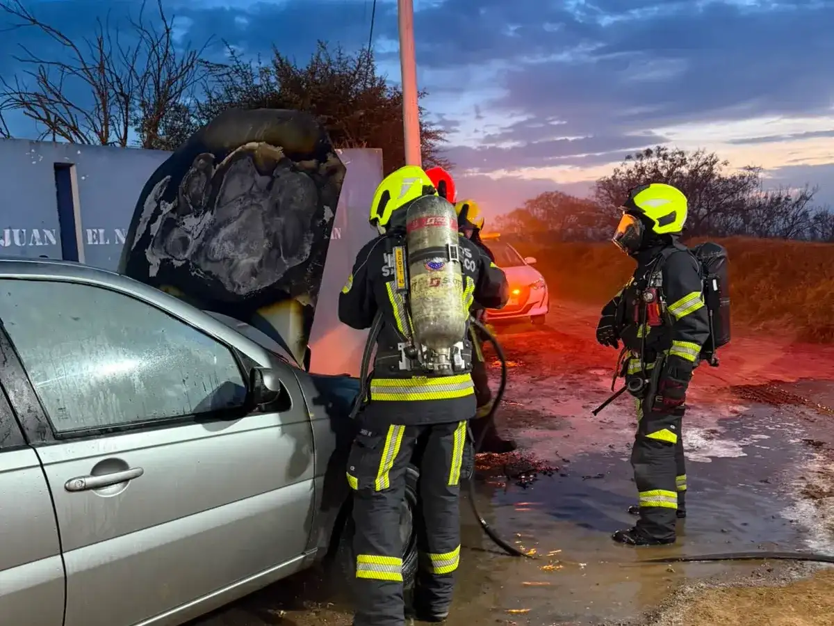 Se incendió un automóvil en barrio La Milka