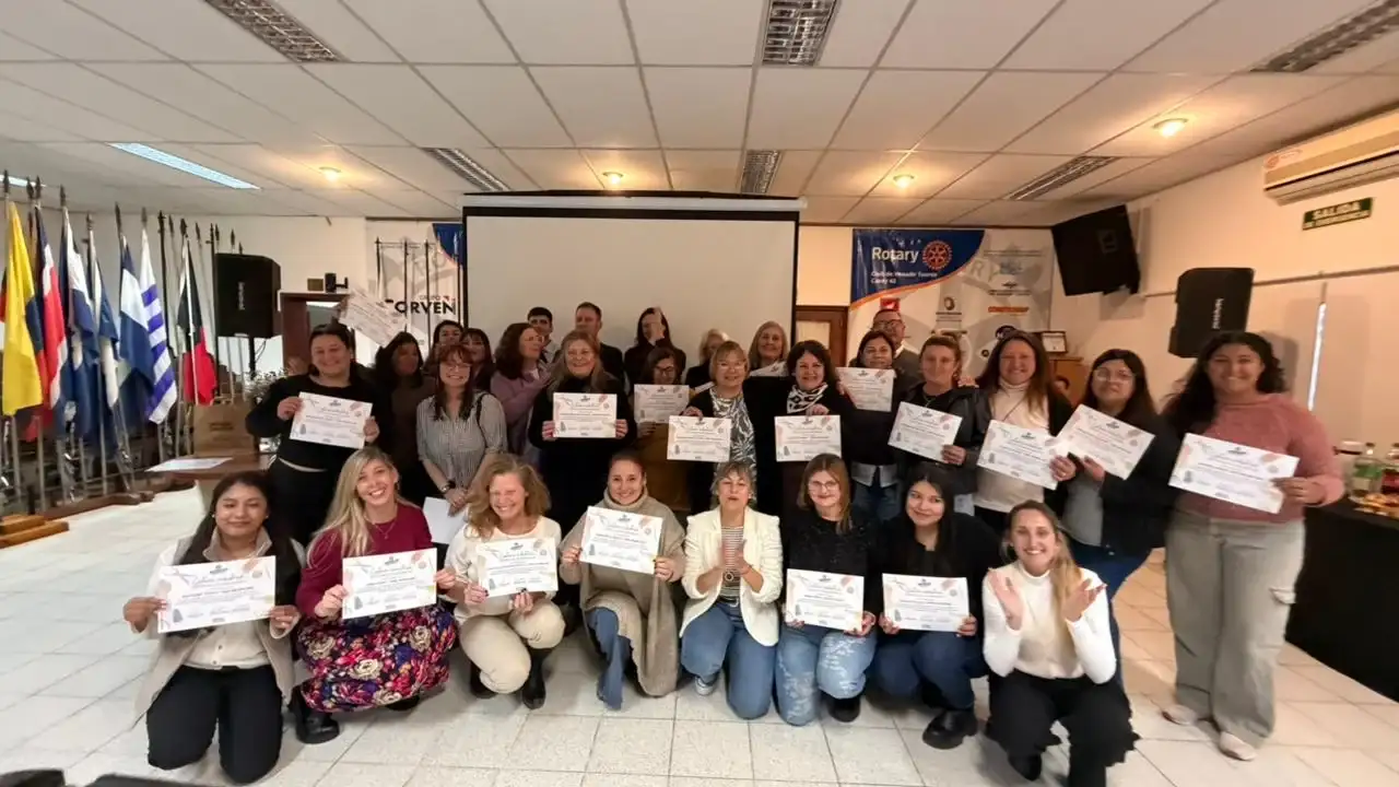 Todas las graduadas del taller.