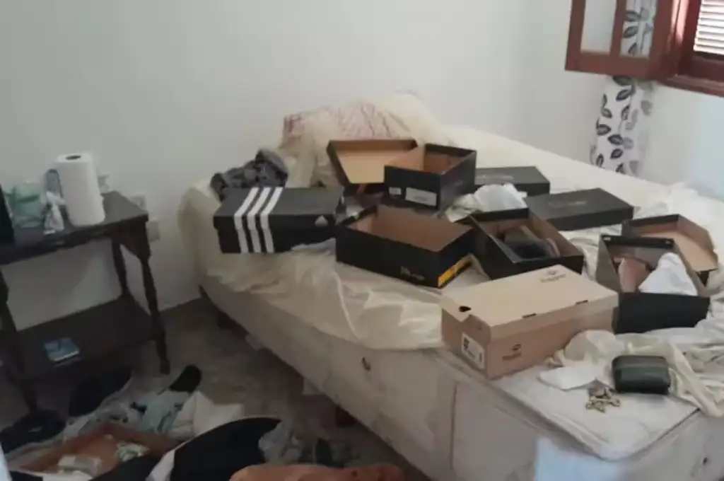Se ausentó para visitar a sus amigos y al regresar encontró su hogar totalmente desvalijado.