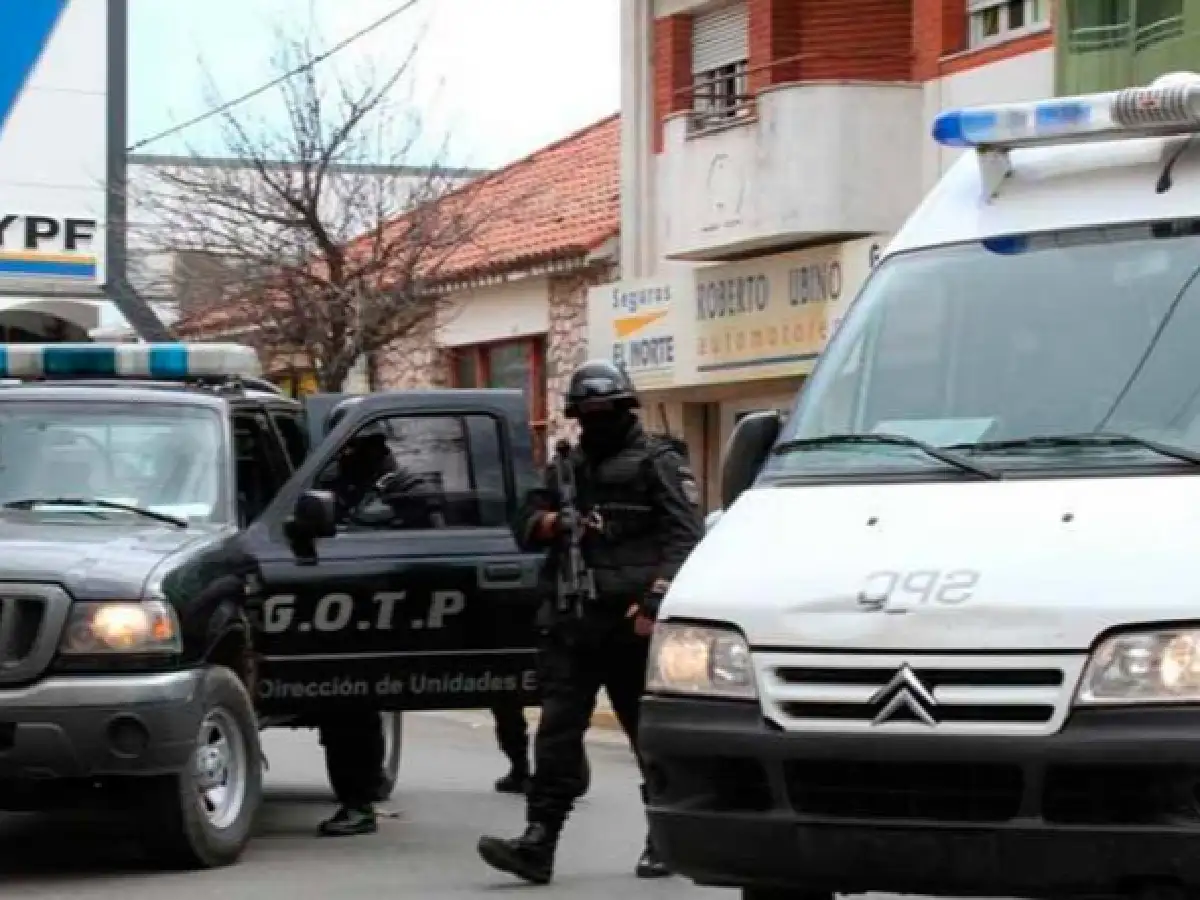 Se pinchó la goma del móvil que llevaba al preso y tuvieron que suspender el juicio
