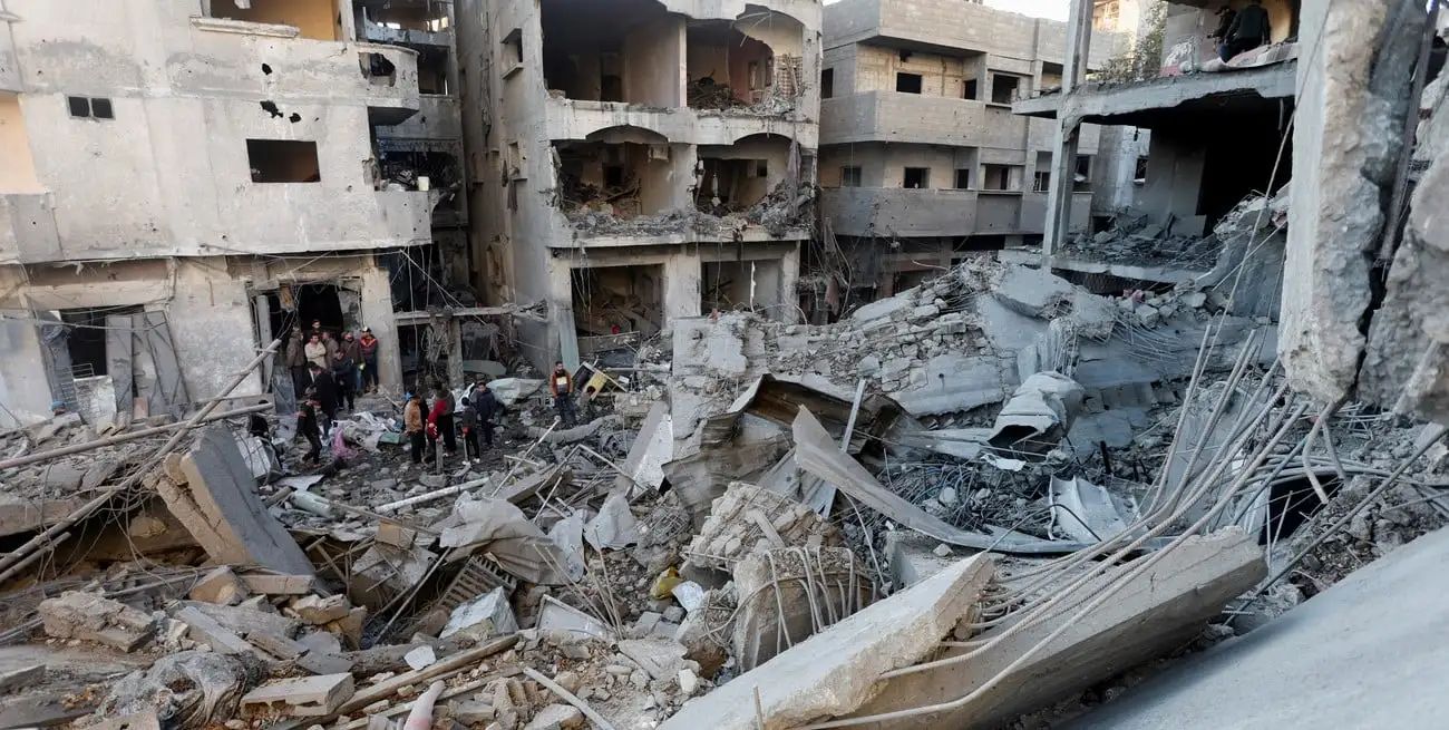 Destrozos en el campamento de al-Nuseirat. Crédito: Ramadan Abed/Reuters