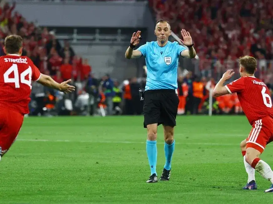 João Pinheiro dirigirá a la Selección nacional ante Suiza tras quedar en el centro de una polémica en Europa.