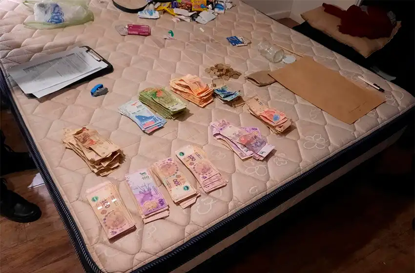 Discutieron en su casa y la mujer llegó sin vida al HIGA: encuentran armas, dinero y drogas