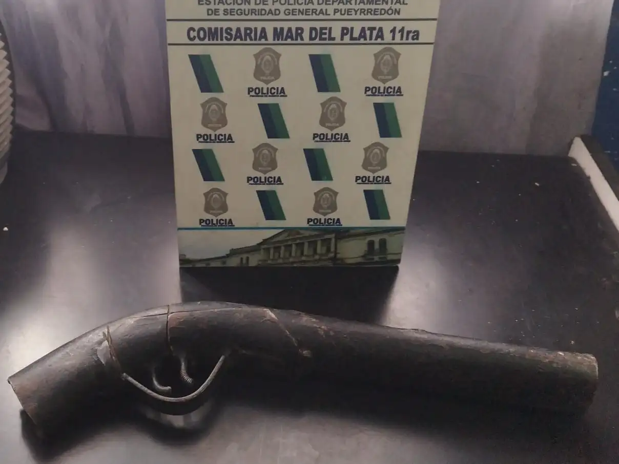Los empleados lo retuvieron hasta la llegada de la Policía.