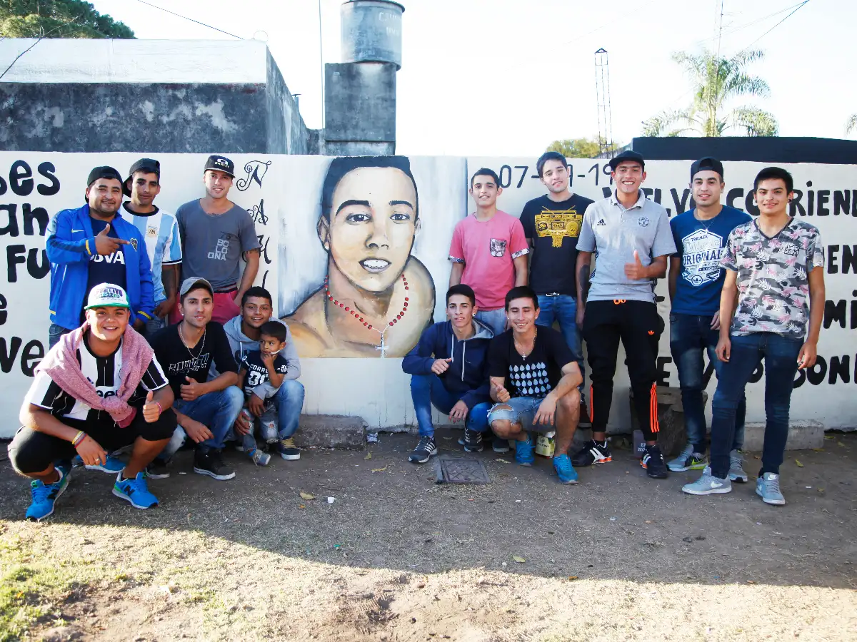 Su amigo falleció en un accidente y pintaron un mural en su memoria 