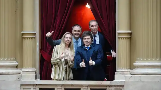 Milei estuvo acompañado de su hermana Karina, Adorni y Santilli.