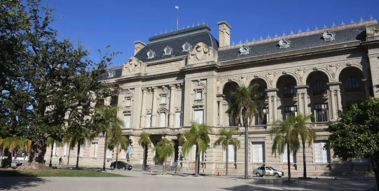 Cerrado el acuerdo por la deuda con Santa Fe, final abierto para el convenio con AFIP