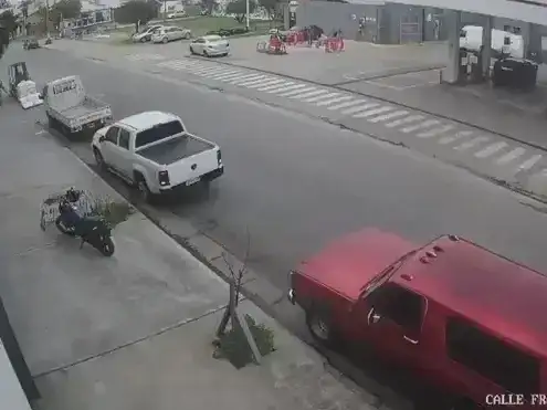 Allanamientos por el robo a una camioneta: secuestraron prendas, llaves y un auto