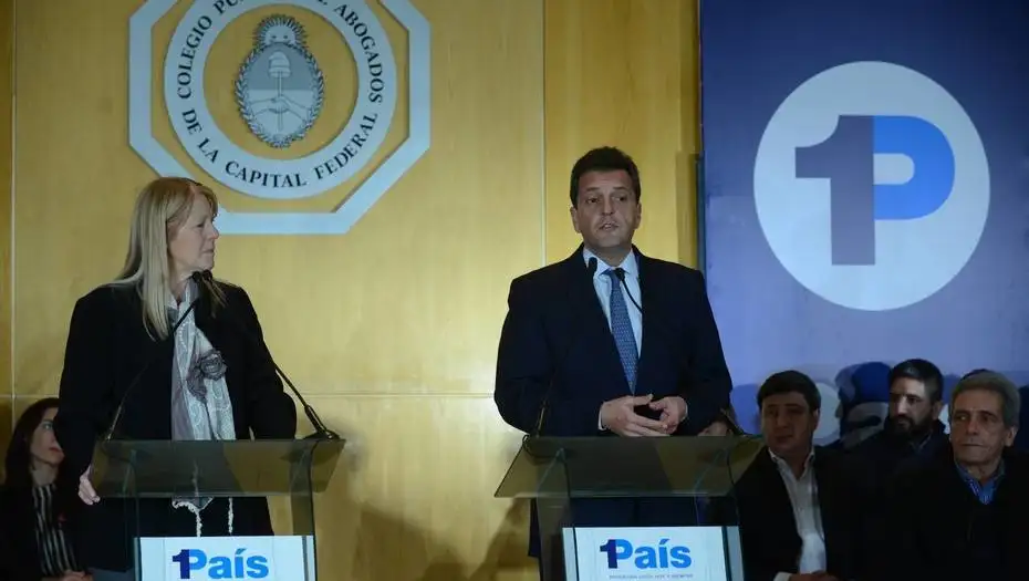El equipo de 1País renunciará a sus fueros