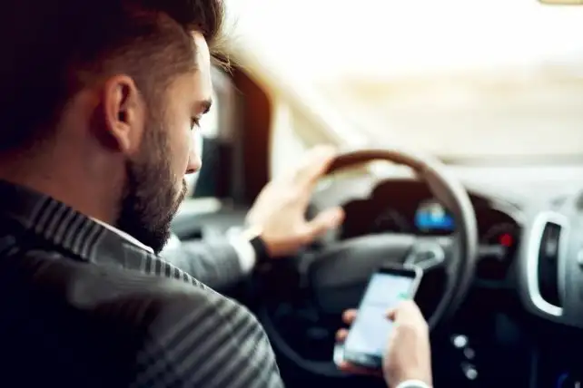 Rosario: investigación sobre el uso del celular al volante
