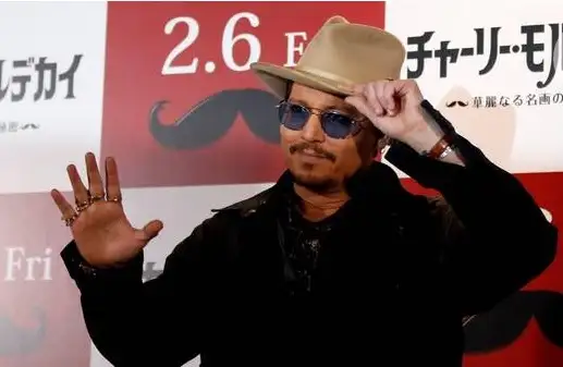 Johnny Depp dice que lo atacó un “chupacabras”