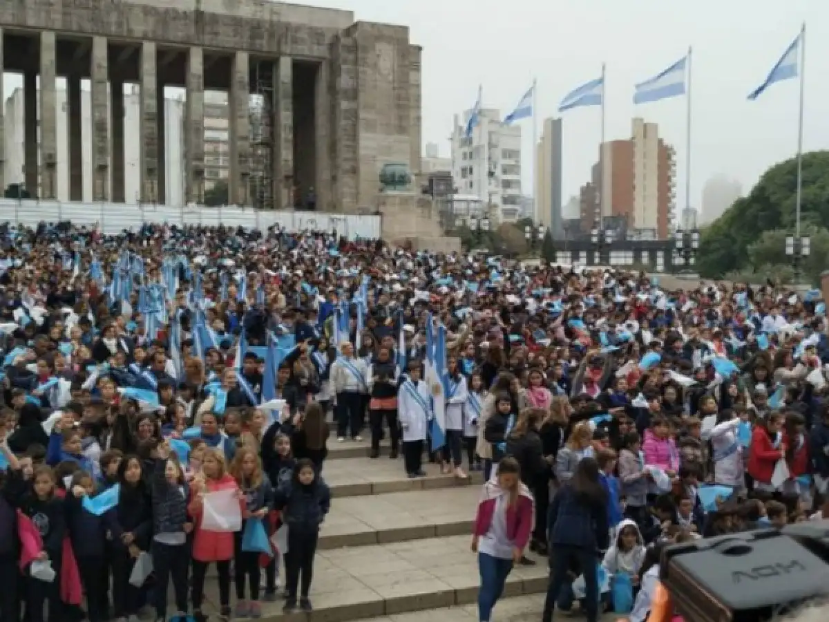 15 mil chicos de Santa Fe realizaron la Promesa a la Bandera